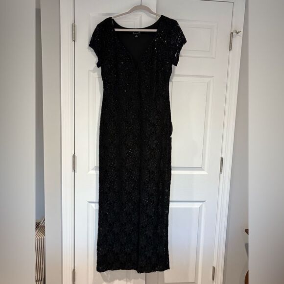 connected apparel Dresses & Skirts - NWT Connected Apparel Lace and Sequins Short Sleeve Gown Size 10